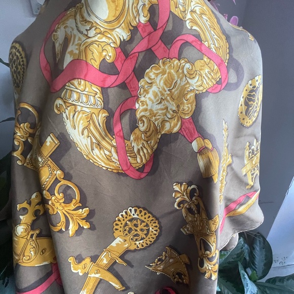 Authentic Hermès Ferronnerie Silk Dcarf. - Picture 1 of 16